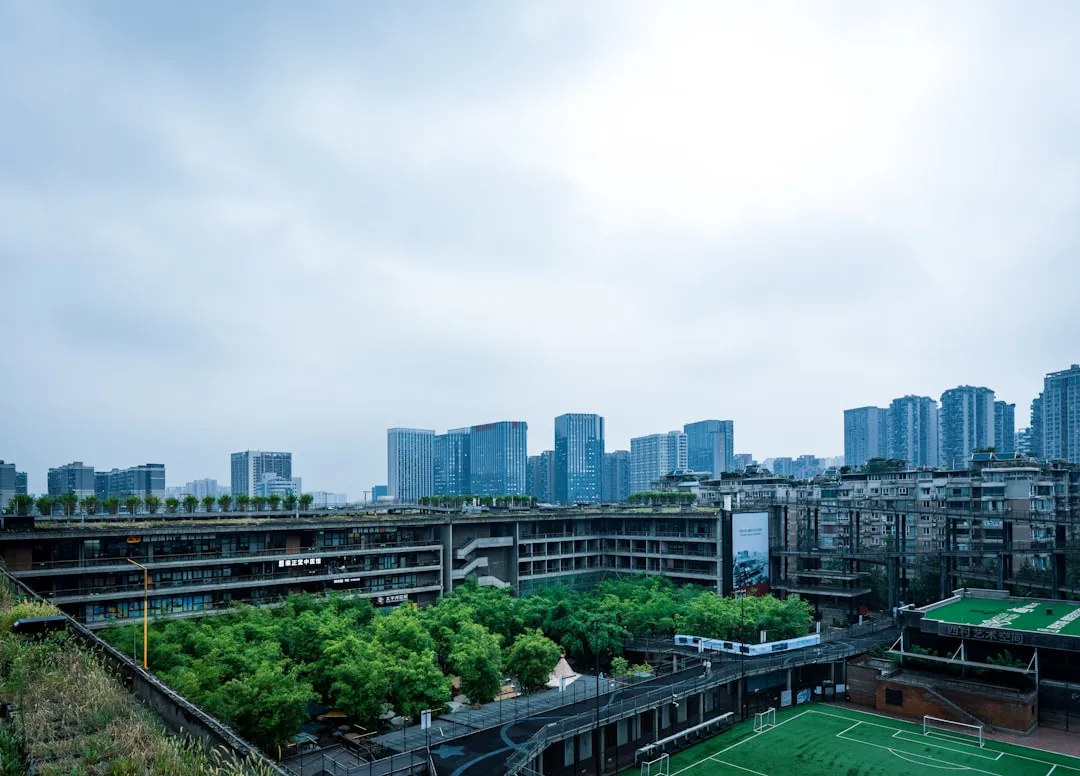 工业传感器选型指南：从精度到稳定性多维度对比分析
